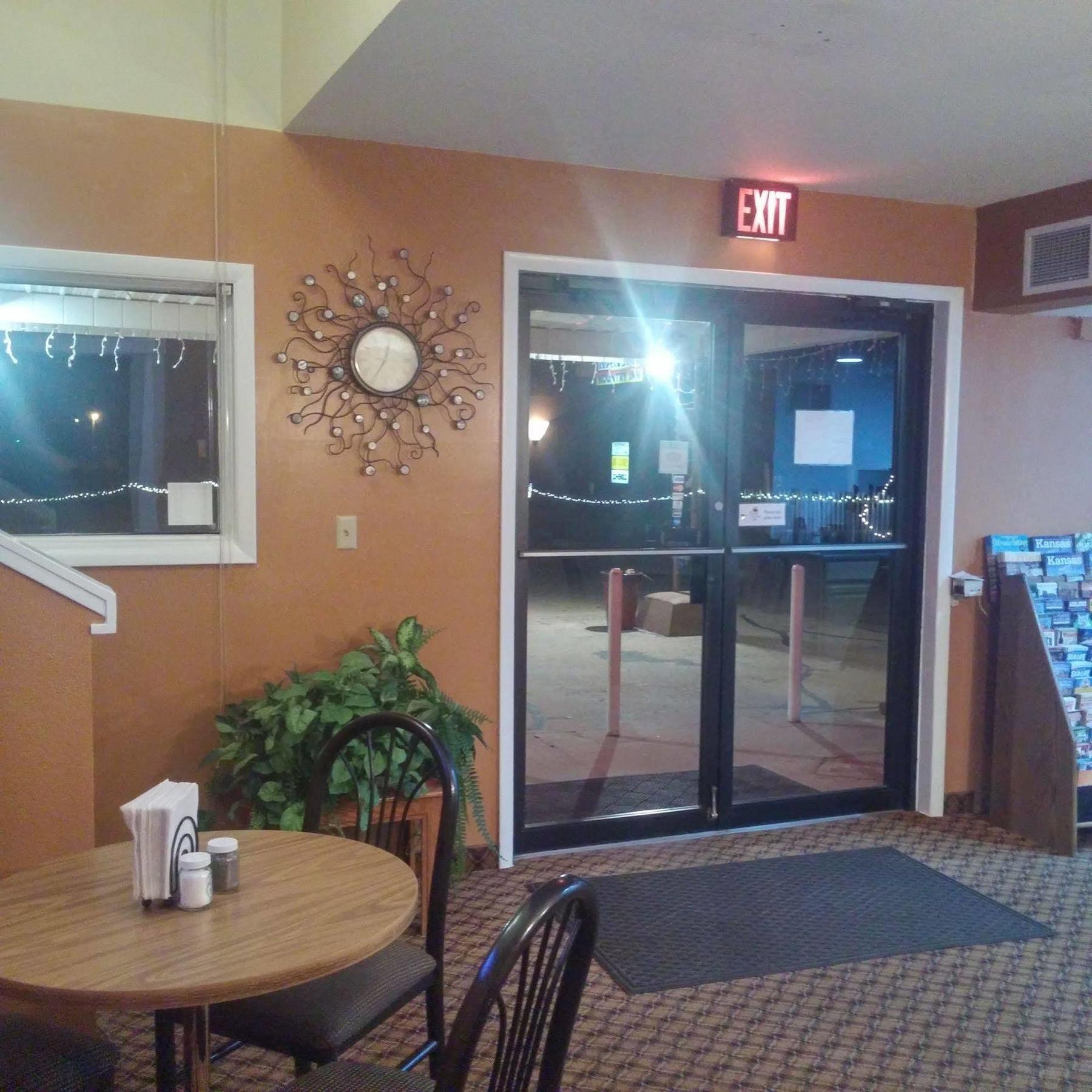 Kansas Country Inn Oakley Exterior foto